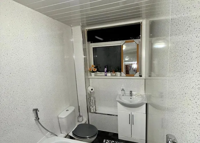 Likewise Modern Two Bedrooms For 4 In Area Lejlighed *