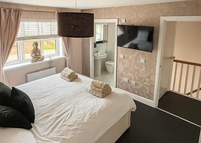 3br Detached Home, Driveway & Large Rear Garden Appartement *