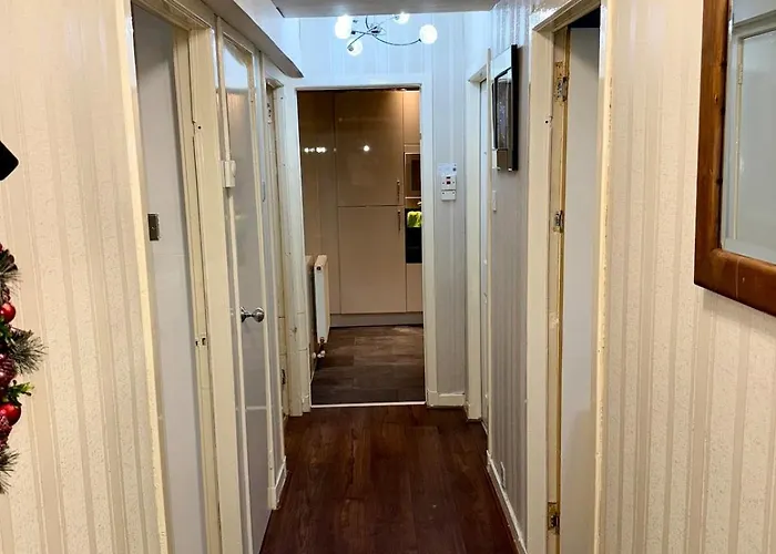 Likewise Modern Two Bedrooms For 4 In Area