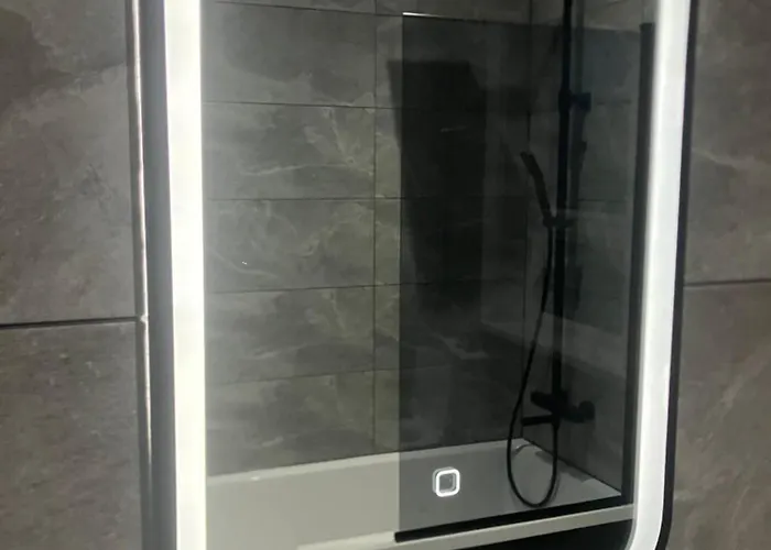 Вилла Modern And Stylish 3 Bedroom 2 Bathroom West End House With Free Wifi And Parking