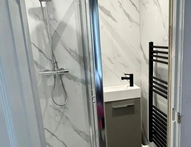 Modern And Stylish 3 Bedroom 2 Bathroom West End House With Free Wifi And Parking Βίλα *