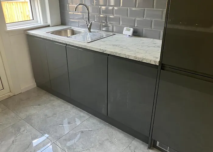 Вилла Modern And Stylish 3 Bedroom 2 Bathroom West End House With Free Wifi And Parking