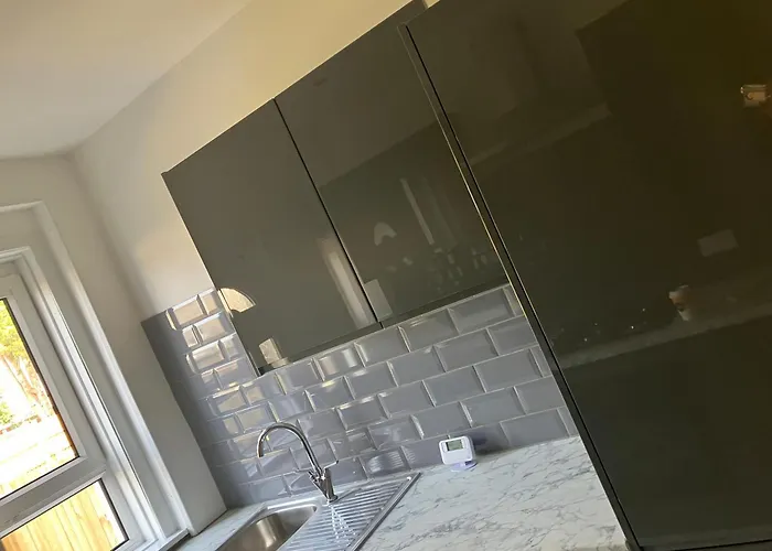 Modern And Stylish 3 Bedroom 2 Bathroom West End House With Free Wifi And Parking * Γλασκώβη