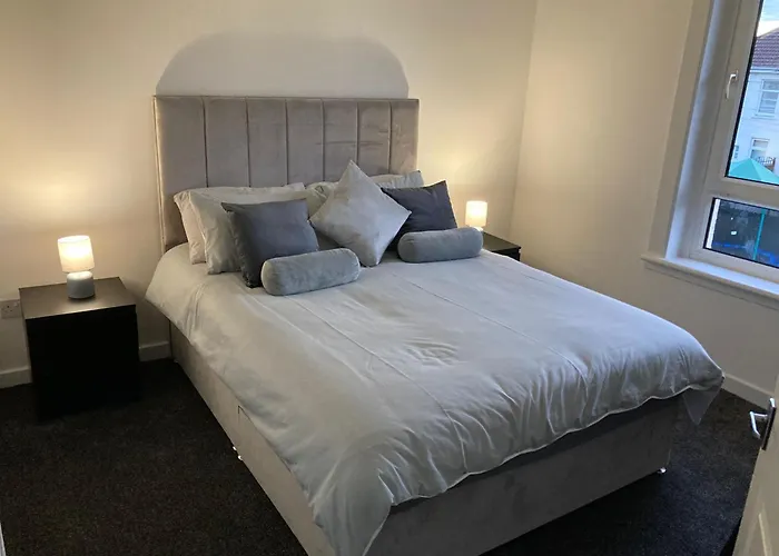 Modern And Stylish 3 Bedroom 2 Bathroom West End House With Free Wifi And Parking Вилла