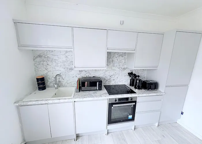 Apartment Cozy 3 Bed Home, Free Parking 8 Min To Centre