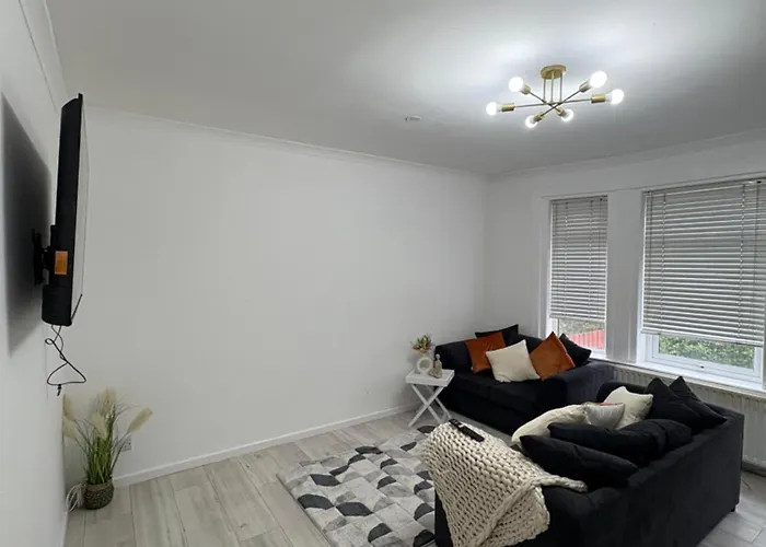 Cozy 3 Bed Home, Free Parking 8 Min To Centre Apartament *