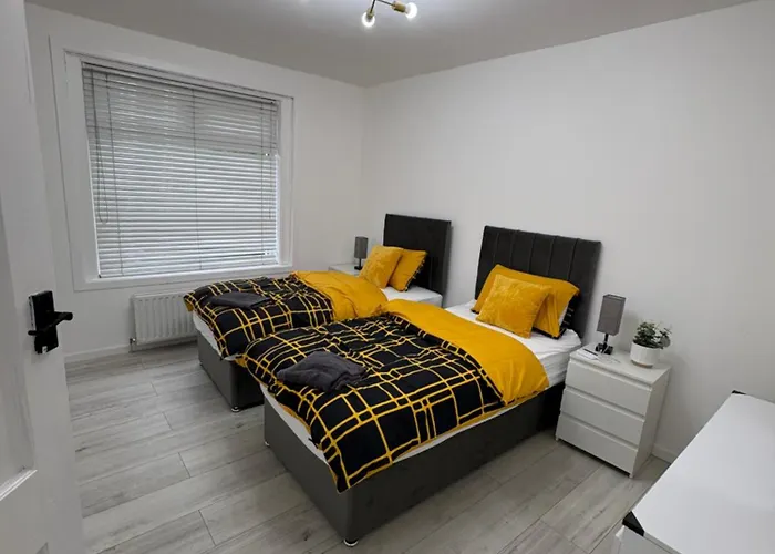 Cozy 3 Bed Home, Free Parking 8 Min To Centre Apartament *