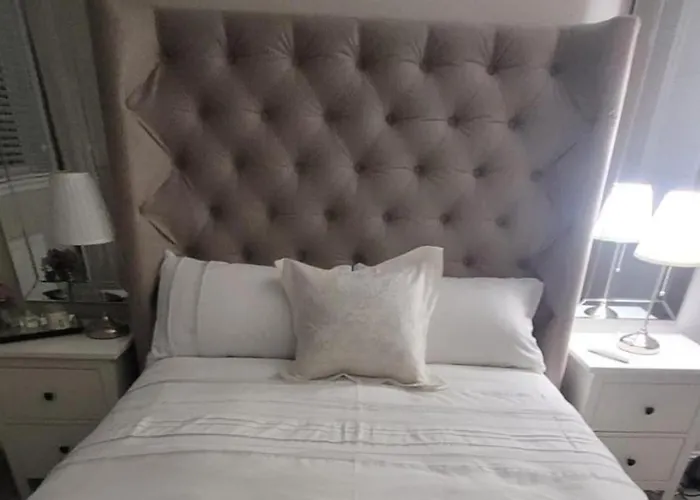 3 Bedroom Sleeps 6 Free Parking Dom wakacyjny *