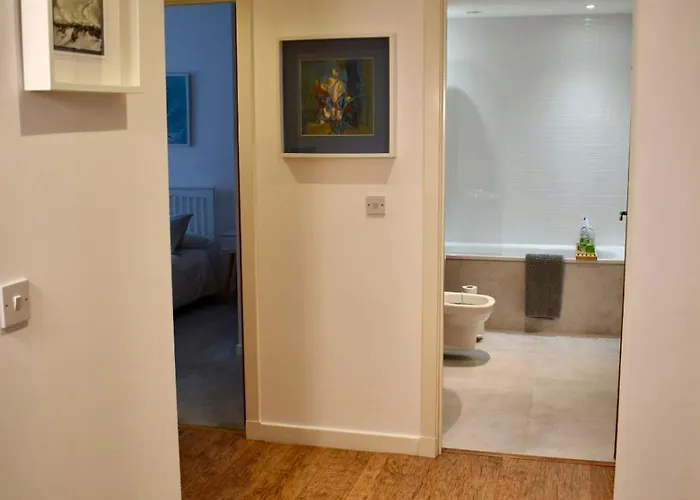 Private And Bathroom In Shared Flat With Parking Quarto em Acomodações Particulares