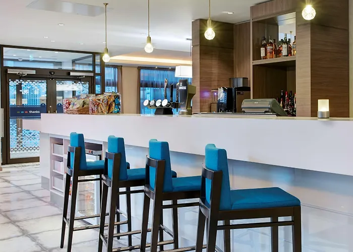 Hampton By Hilton فندق 3*