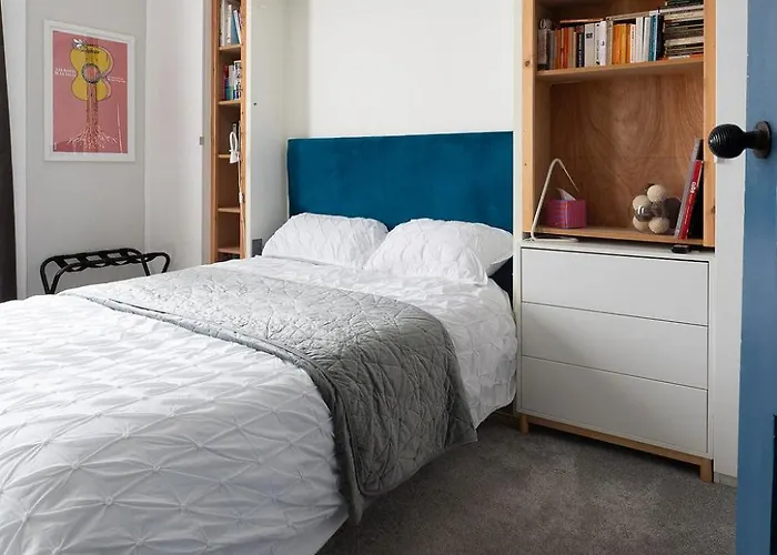 Traditional Close To Centre & Hampden Apartment *