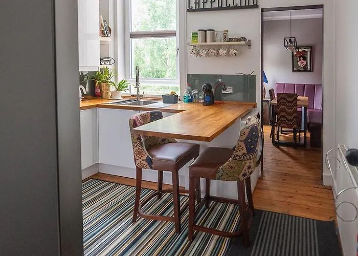 Traditional Close To Centre & Hampden Apartment