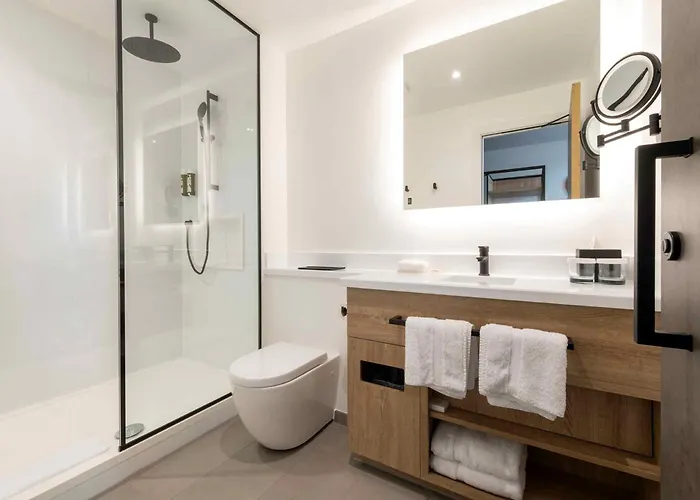 Sandman Signature Hotel 4*