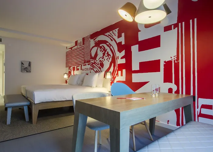 Radisson Red Hotel, Hotell 4*