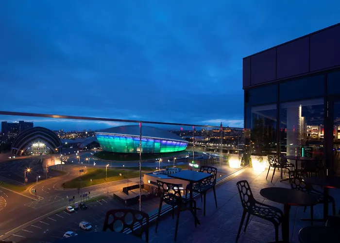 Radisson Red Hotel, Hotell