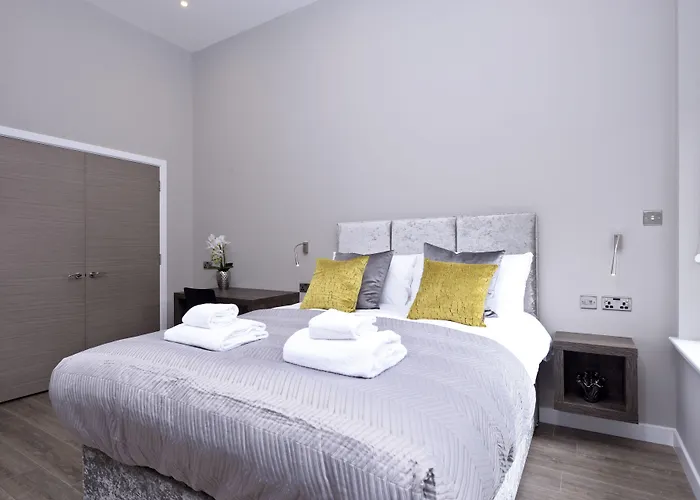 Nelson Mandela Place Apartment *