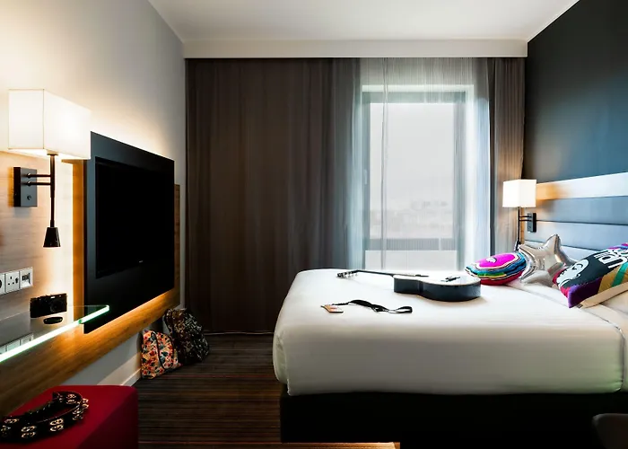 Moxy Sec Hotel 4*