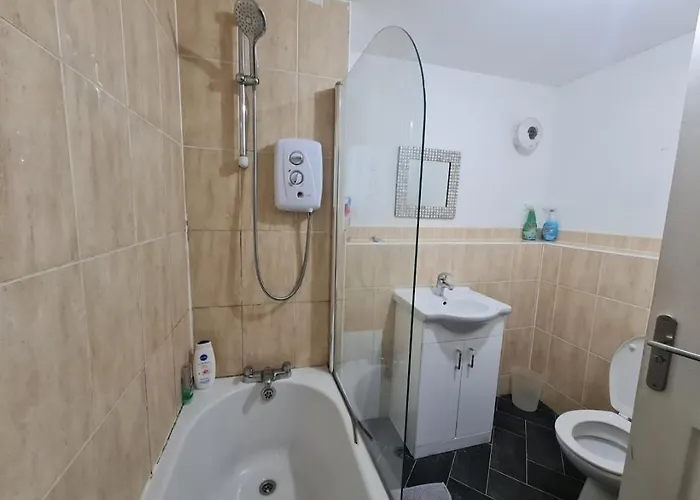 Апартаменты City, Celtic Park & Emirates Stadium Apartment, For Families Or Age Over 23