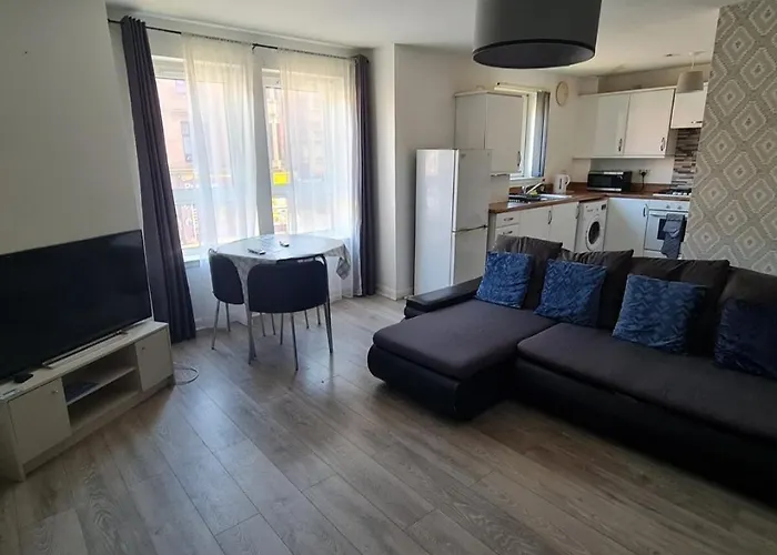 City, Celtic Park & Emirates Stadium Apartment, For Families Or Age Over 23 Appartement *