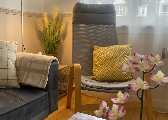 Modern In West End, Free Parking Glasgow