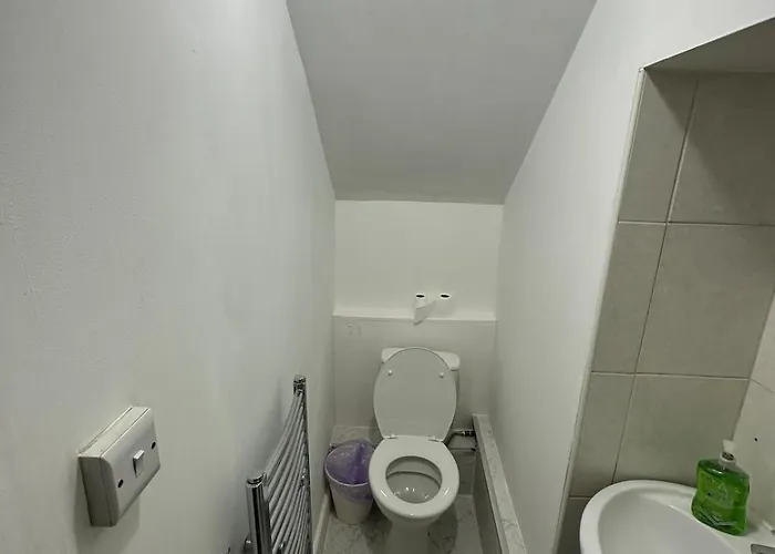 Victorian 5 Bedroom House Free Parking Sse *