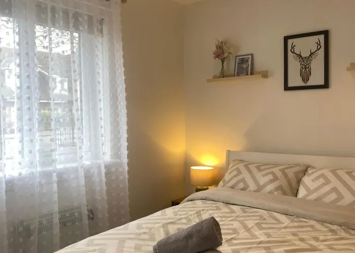 Modern In West End, Free Parking