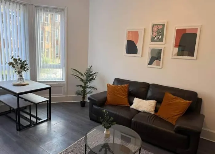 2br Flat With Parking Near And Parks Apartman Glasgow