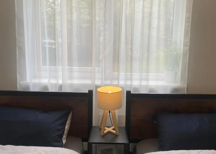 Modern In West End, Free Parking Apartament