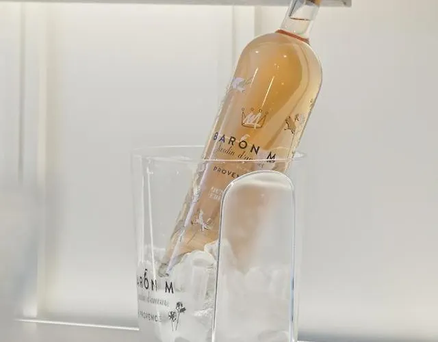 2br West End Near Botanic Gardens