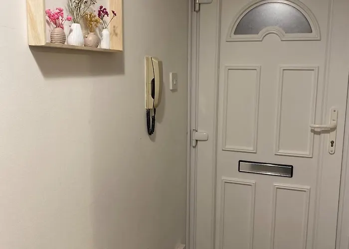 Apartamento Modern In West End, Free Parking