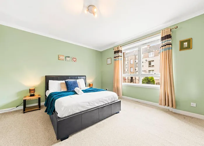 Bright & Modern Family Flat Near City Centre Apartment *