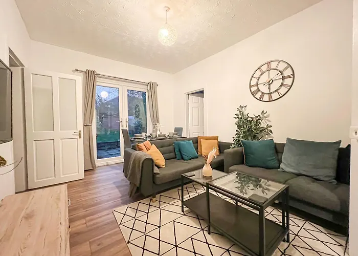 Attractive 3 Bedroom Apartamento *