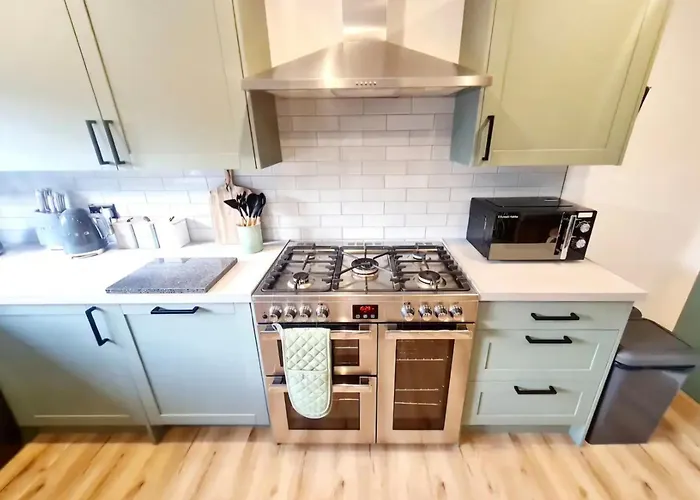 Urban 4br House - Central-free Parking-no Party بيت للعطل *