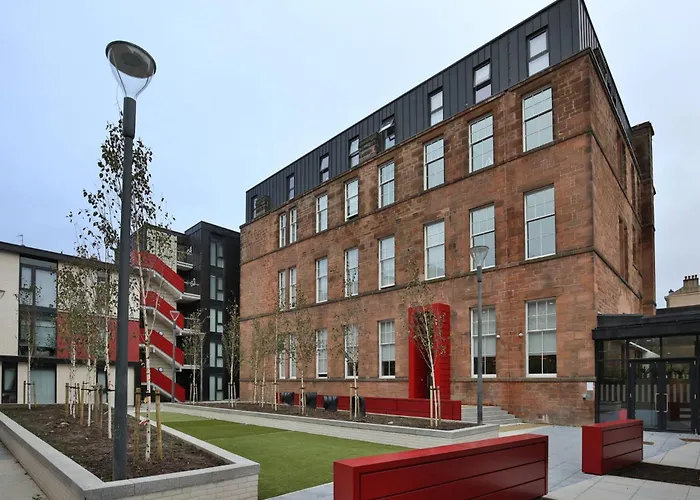 For Students Only - Willowbank In * Glasgow