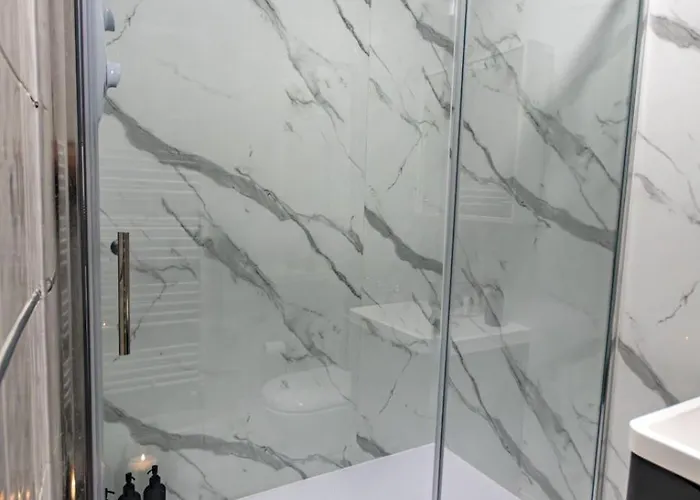 Free Pool Table Cinema Tabletennis Airhockey Lejlighed