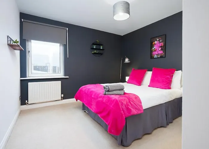 5 Bed Finnieston Skyhigh Duplex With Parking * Glasgow