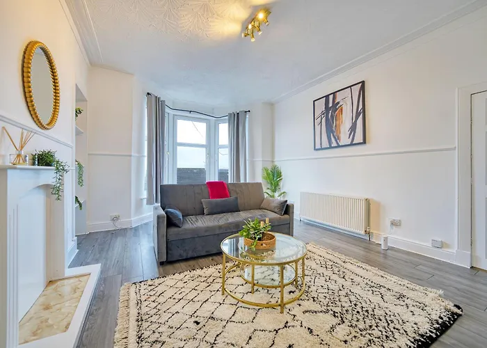 公寓 3br Flat Near Maryhill Park And West End With Parking *