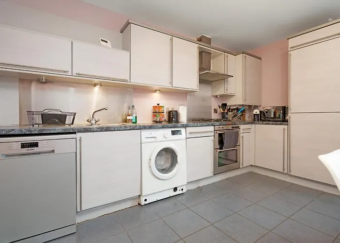 5 Bed Finnieston Skyhigh Duplex With Parking *