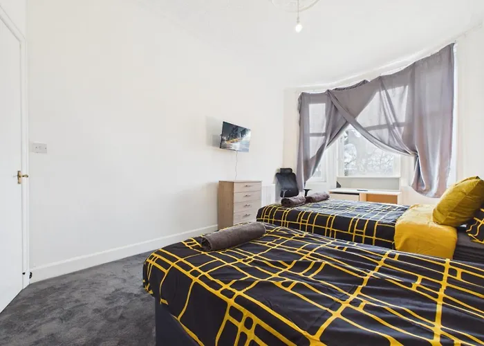 West End Traditional Flat With Free Parking 格拉斯哥