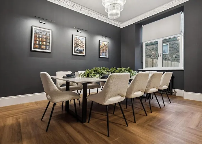 Tatil Evi Spacious 5 Bedroom With 3 Bathrooms And Private Parking