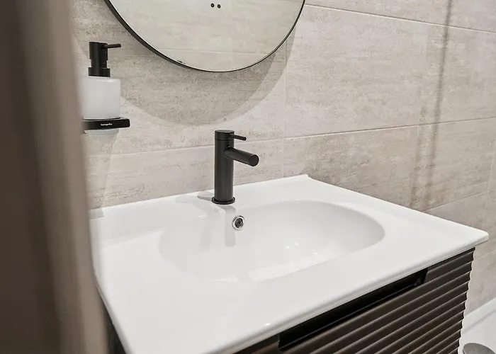 Tatil Evi Spacious 5 Bedroom With 3 Bathrooms And Private Parking