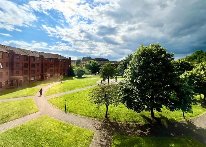 Garden-view 2br - Free Parking & Wifi Appartamento Glasgow