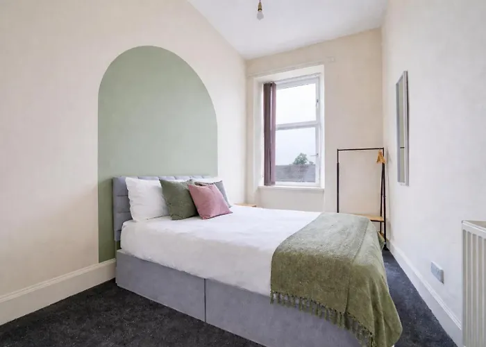 Group 4br Sleeps 11 Spacious With Parking דירה