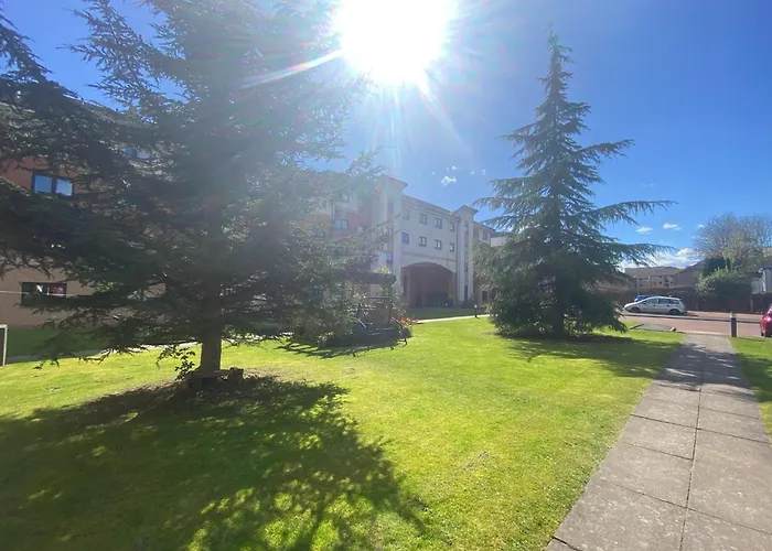 Modern 2 Bedroom Flat With Private Parking Appartement Glasgow