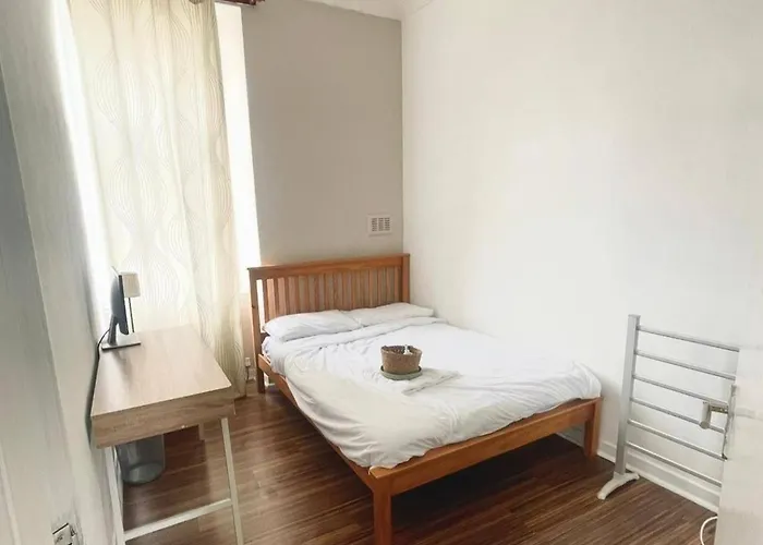 شقة West-end 2 Bed Flat Entire Place W Free Parking