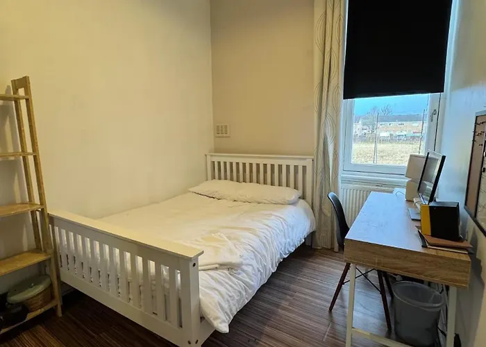 West-end 2 Bed Flat Entire Place W Free Parking * غلاسغو