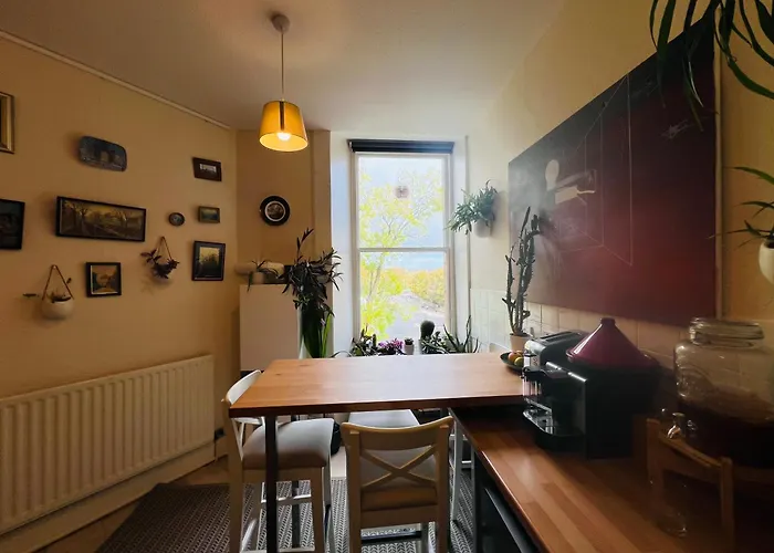 דירה Heart Of West End Apartment,