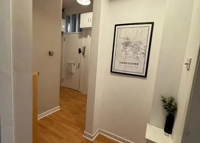 West-end 2 Bed Flat Entire Place W Free Parking