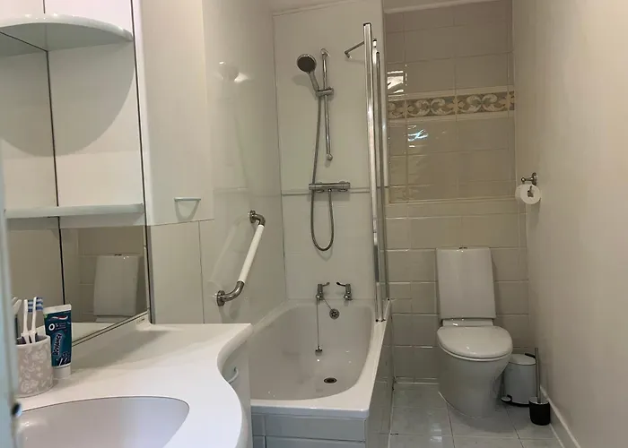 Heart Of West End Apartment, דירה