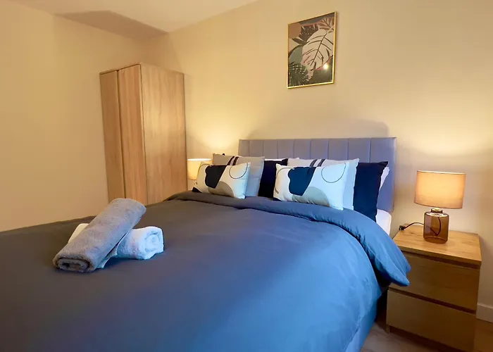 Garden-view 2br - Free Parking & Wifi Glasgow